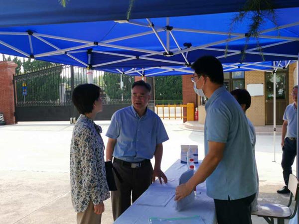 市民宗局花蓓局长走访慰问华东神学院 市民宗局花蓓局长走访慰问华东神学院