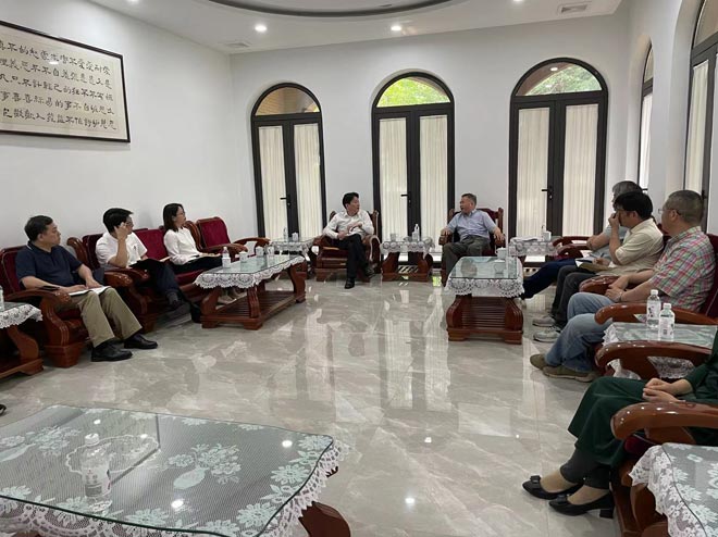 上海市民宗局领导走访华东神学院 上海市民宗局领导走访华东神学院