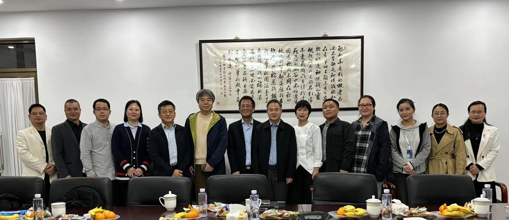 �Ϻ������Ժ�ڽ��о����뻪����ѧԺ���С��������й���������